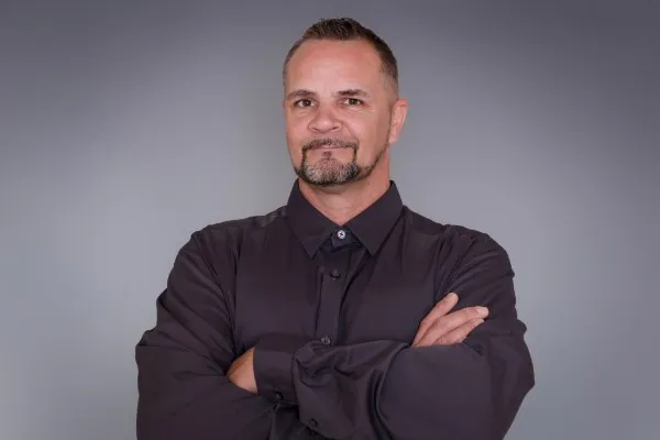 Randy's headshot